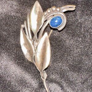 Antique Art Nouveau Sterling Silver stamped 925 and Blue Lapis brooch